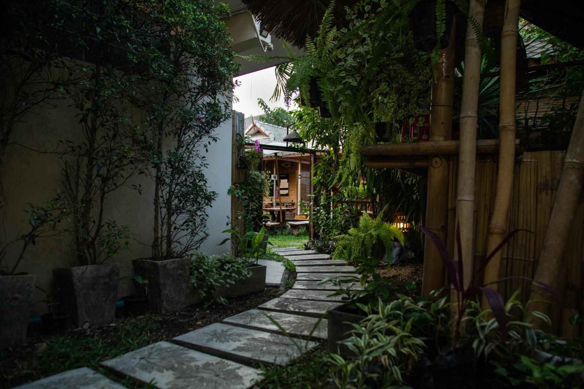 Boutique Hotel & Restaurant, Jaidee Bamboo Huts Chiang Mai Esterno foto