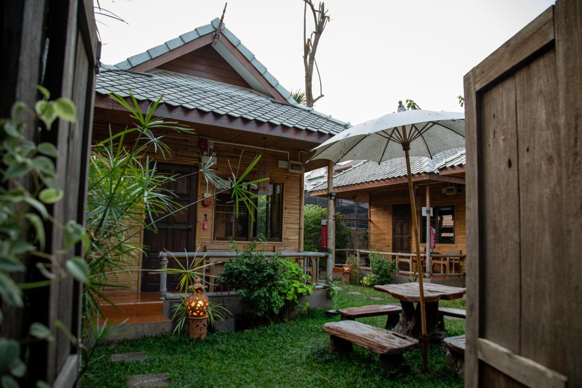 Boutique Hotel & Restaurant, Jaidee Bamboo Huts Chiang Mai Esterno foto