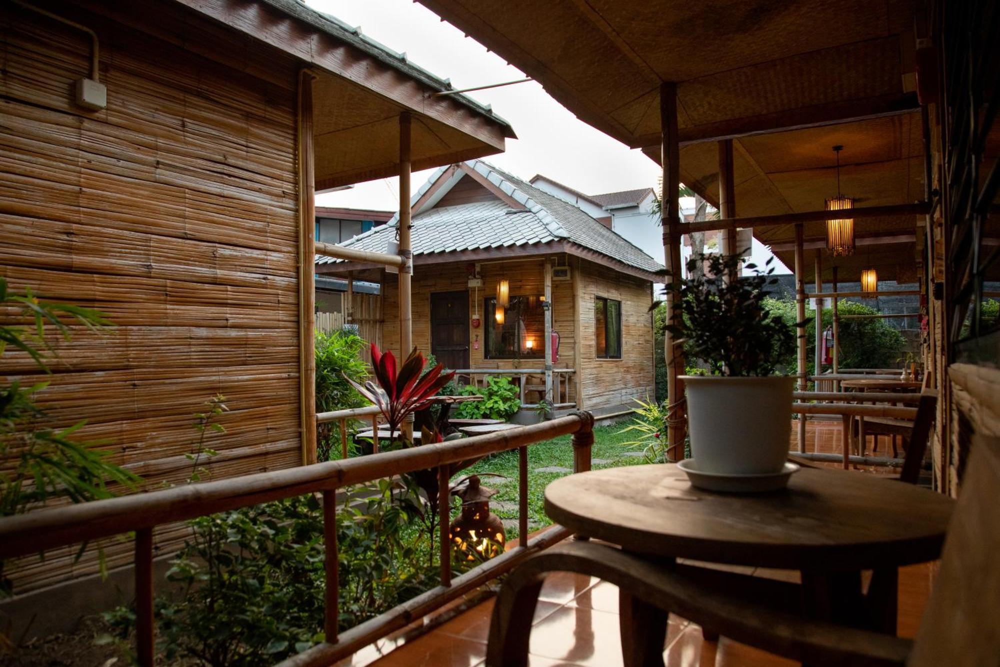 Boutique Hotel & Restaurant, Jaidee Bamboo Huts Chiang Mai Esterno foto