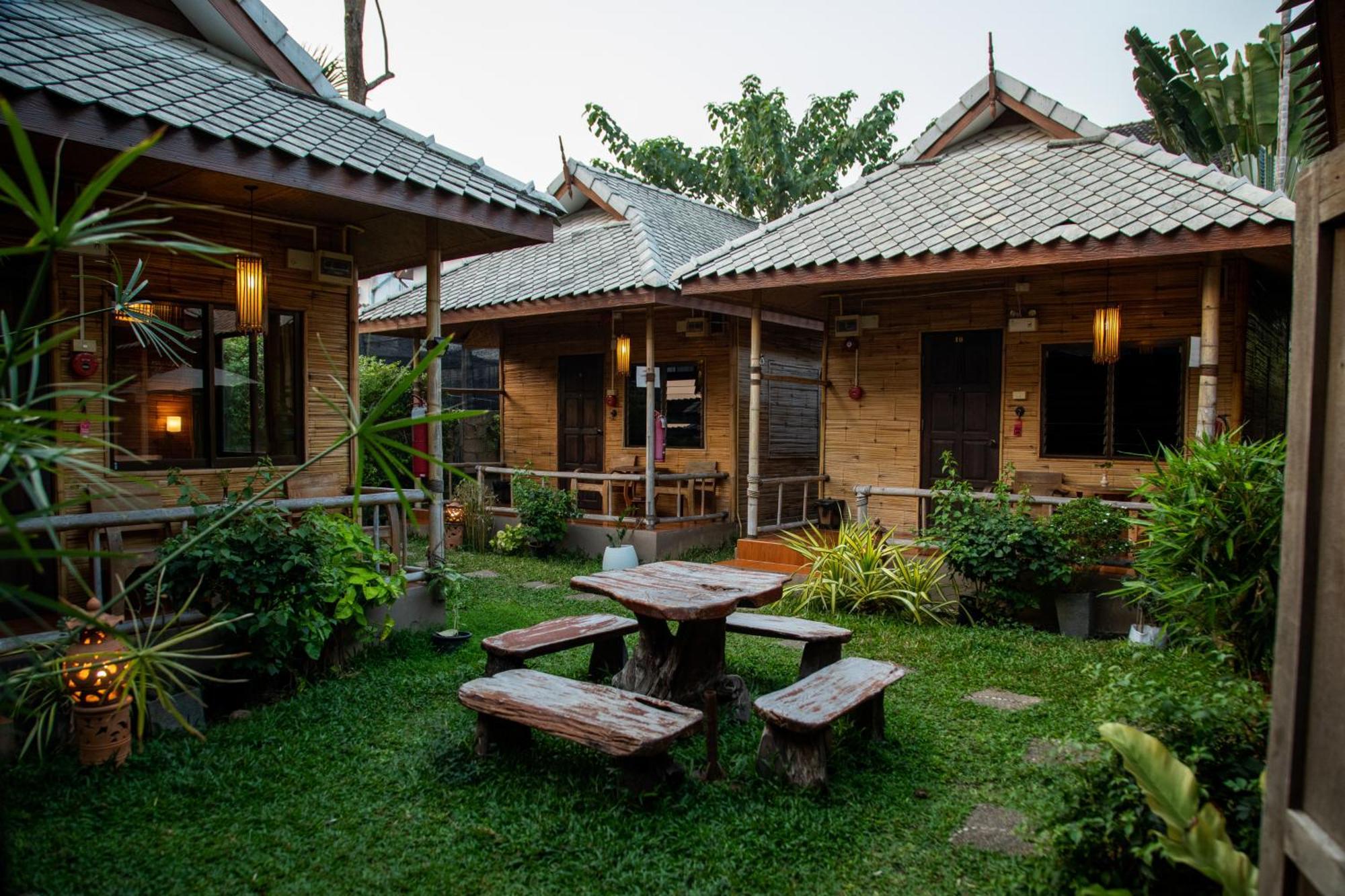 Boutique Hotel & Restaurant, Jaidee Bamboo Huts Chiang Mai Esterno foto